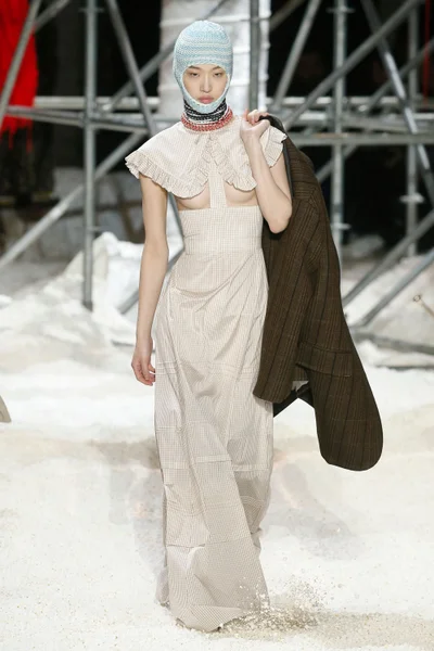 Look 10